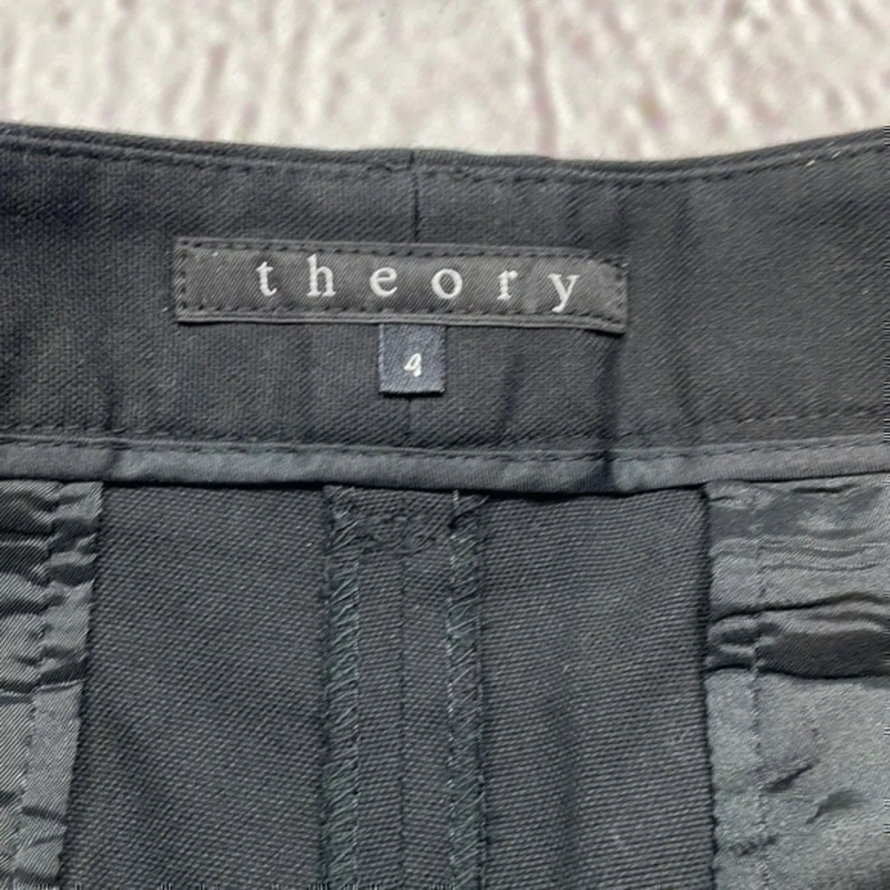 UEC theory black flat front shorts Midrise size 4